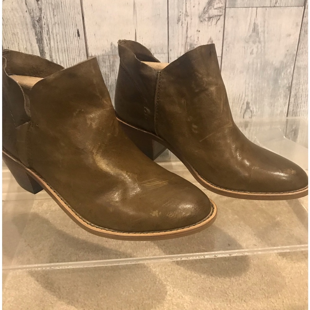 New Kelsie Dagger olive leather bootie’s.